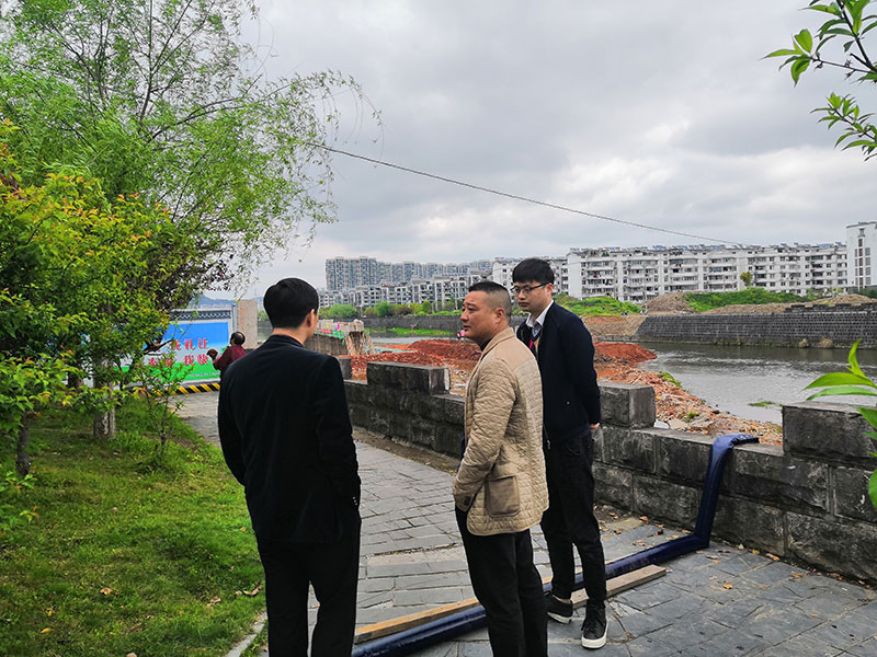 區(qū)城建投公司董事長張于帶隊對在建重點(diǎn)項目進(jìn)行巡查