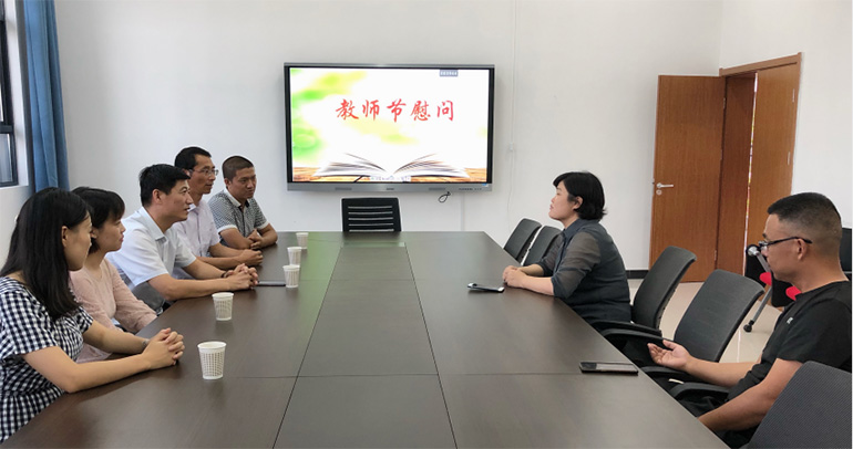 情系教育事業(yè)，慰問(wèn)溫暖人心