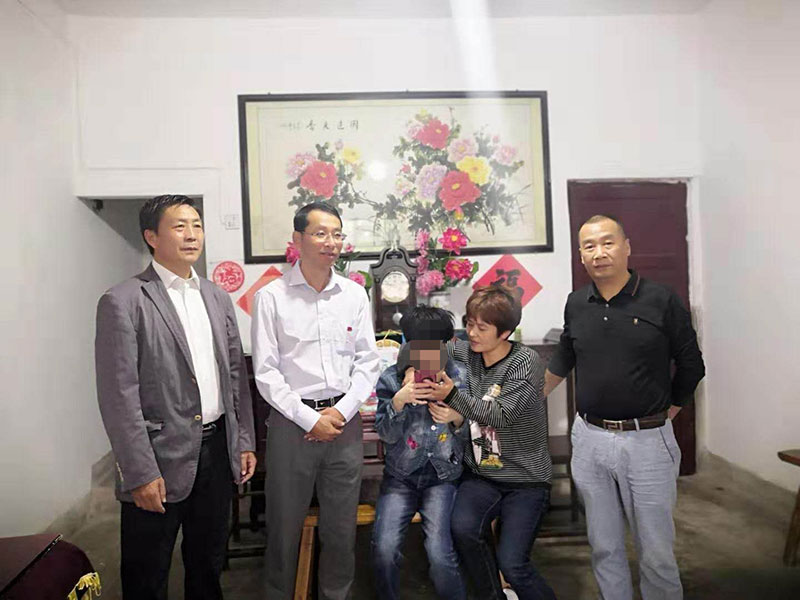 主題教育正當時 志愿服務暖民心——區(qū)城建投公司黨支部開展志愿服務、點亮“微心愿”黨日活動