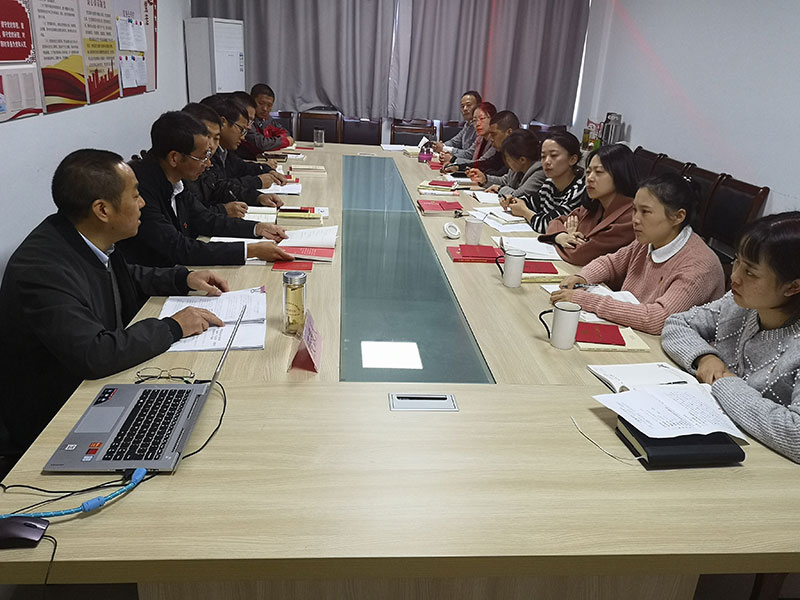 屯溪城建投公司黨支部開展“不忘初心、牢記使命”主題教育“舉旗幟·送理論”宣講活動(dòng)