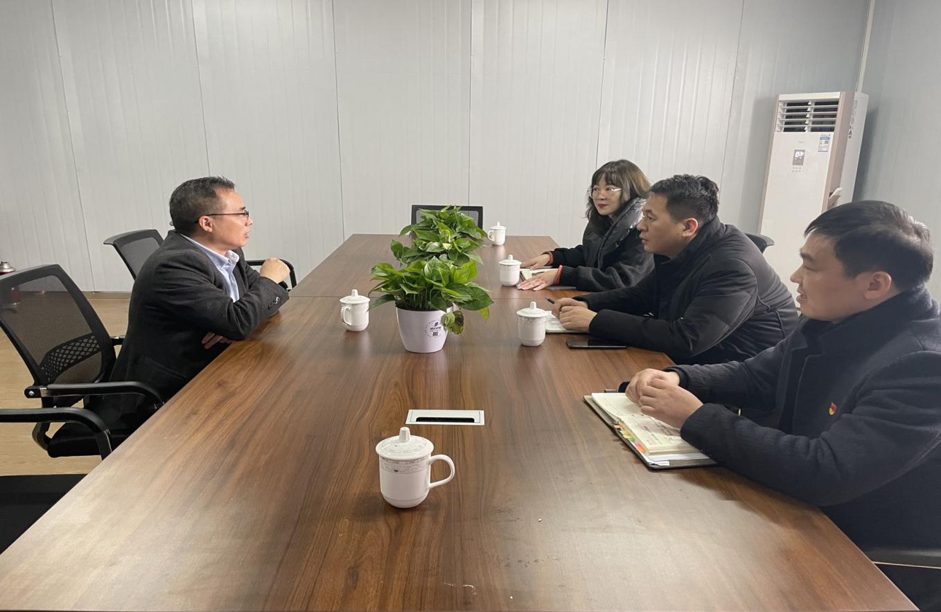 “一改兩為五做到 深走實(shí)訪解企憂”屯溪區(qū)國(guó)投集團(tuán)開展二月主題黨日活動(dòng)