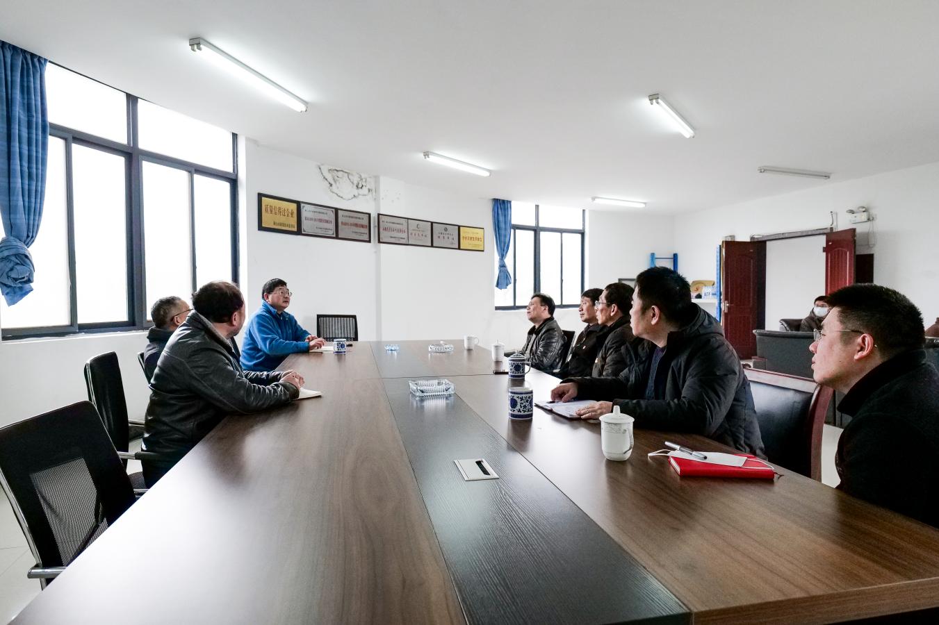 “一改兩為五做到 深走實(shí)訪解企憂”屯溪區(qū)國(guó)投集團(tuán)開展二月主題黨日活動(dòng)