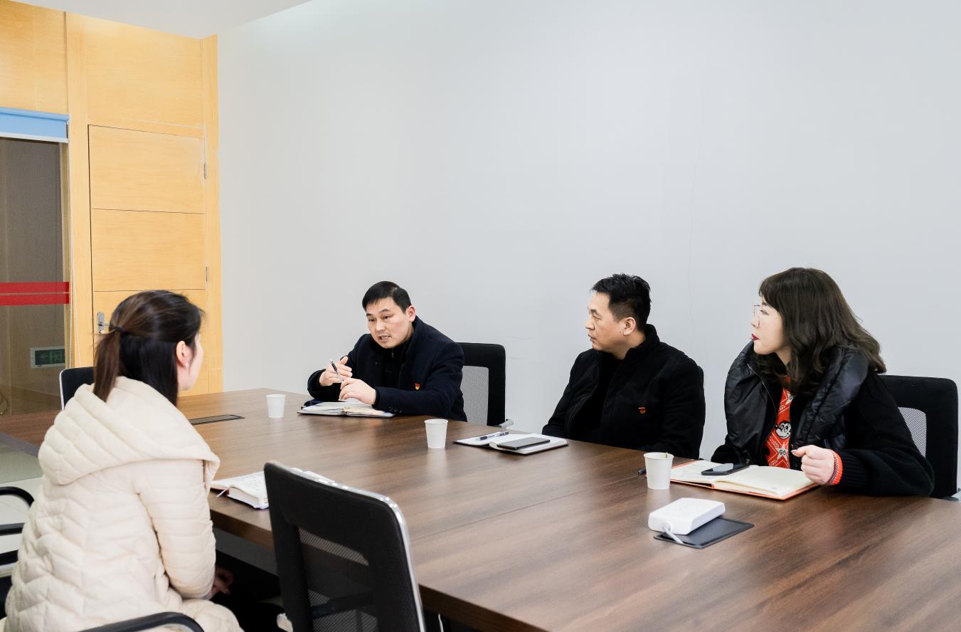 “一改兩為五做到 深走實(shí)訪解企憂”屯溪區(qū)國(guó)投集團(tuán)開展二月主題黨日活動(dòng)