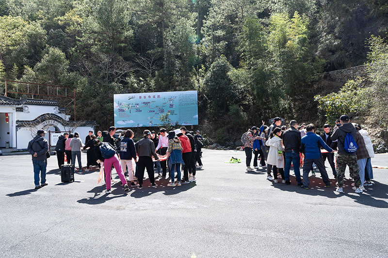 “凝聚巾幗力量，‘?huà)D’能國(guó)投發(fā)展”屯溪區(qū)國(guó)投集團(tuán)黨委開(kāi)展三月主題黨日活動(dòng)