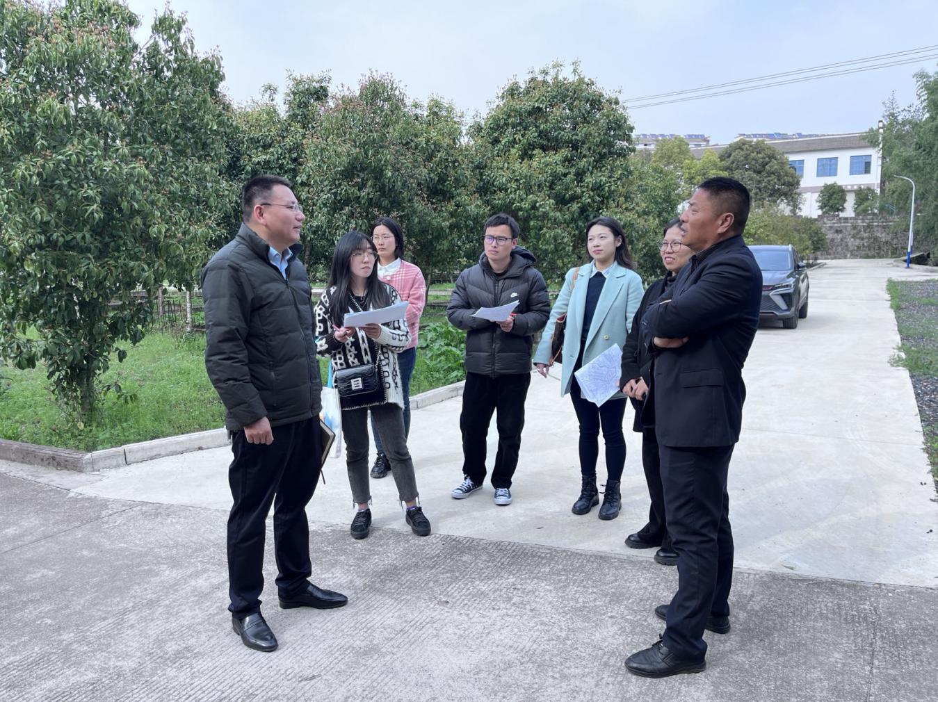 深入鳳霞走訪調研，助推基金小村項目