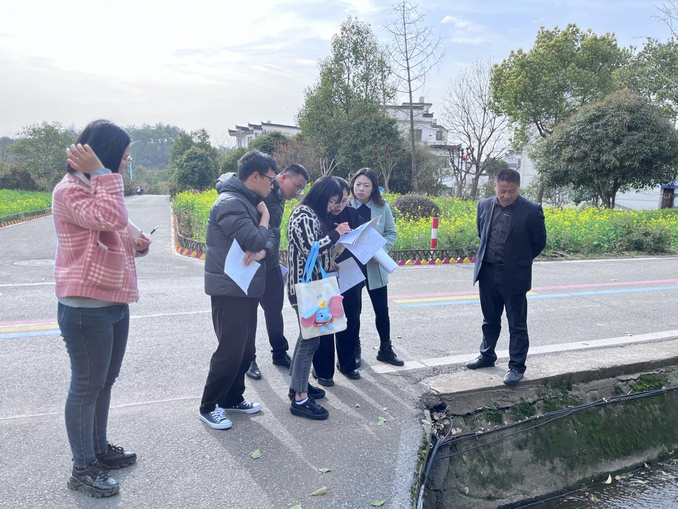 深入鳳霞走訪調研，助推基金小村項目