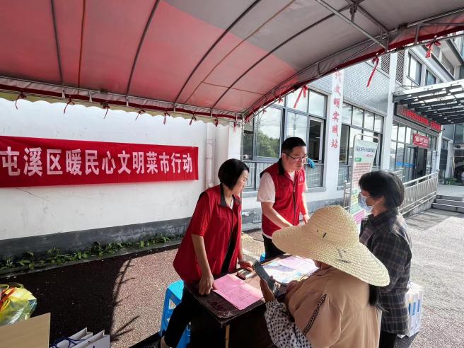 百姓健康系我心，黨員服務進社區(qū)