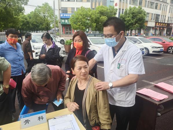 百姓健康系我心，黨員服務進社區(qū)