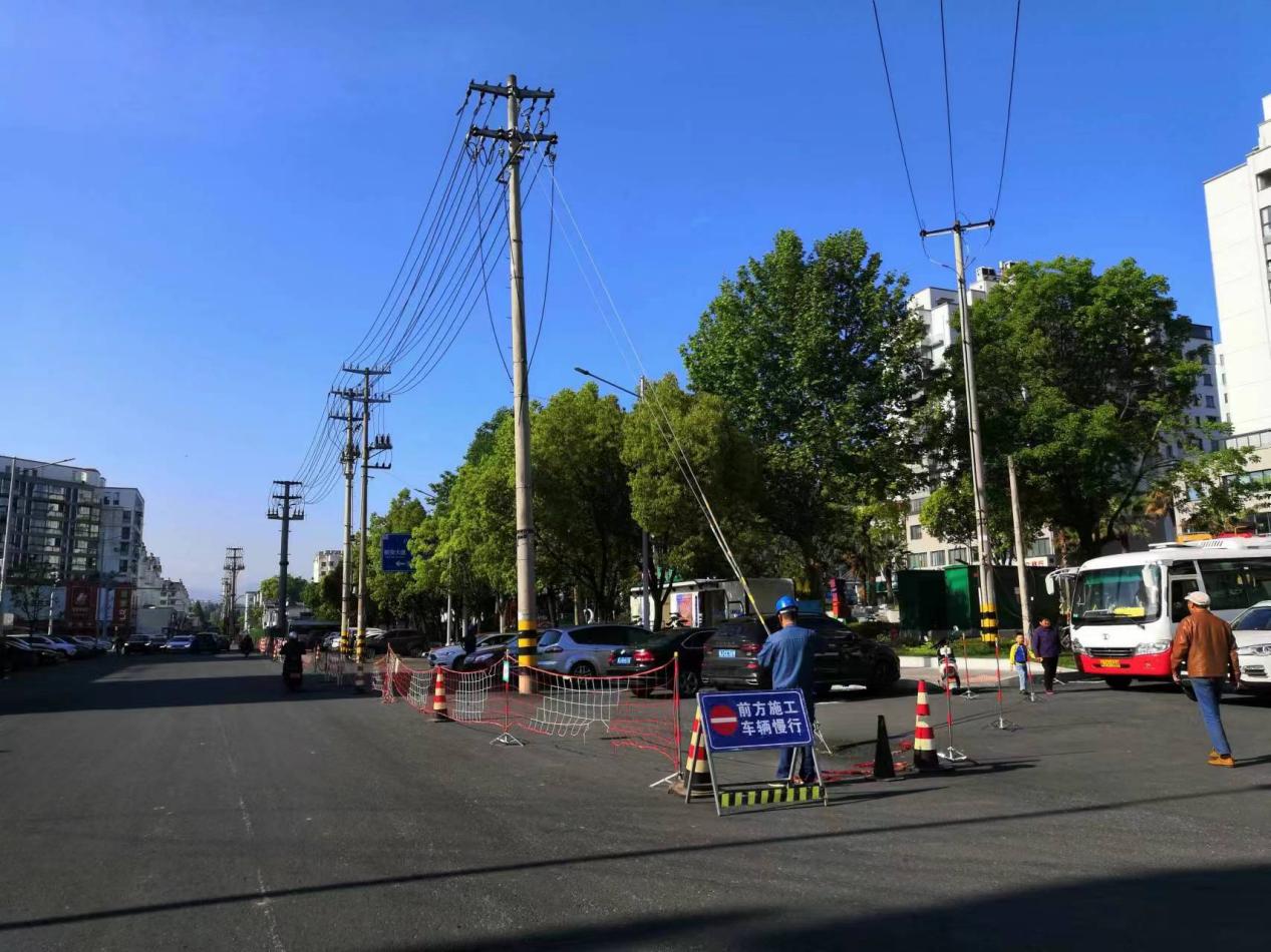 完善基礎(chǔ)設(shè)施提升改造，確保人民群眾出行安全