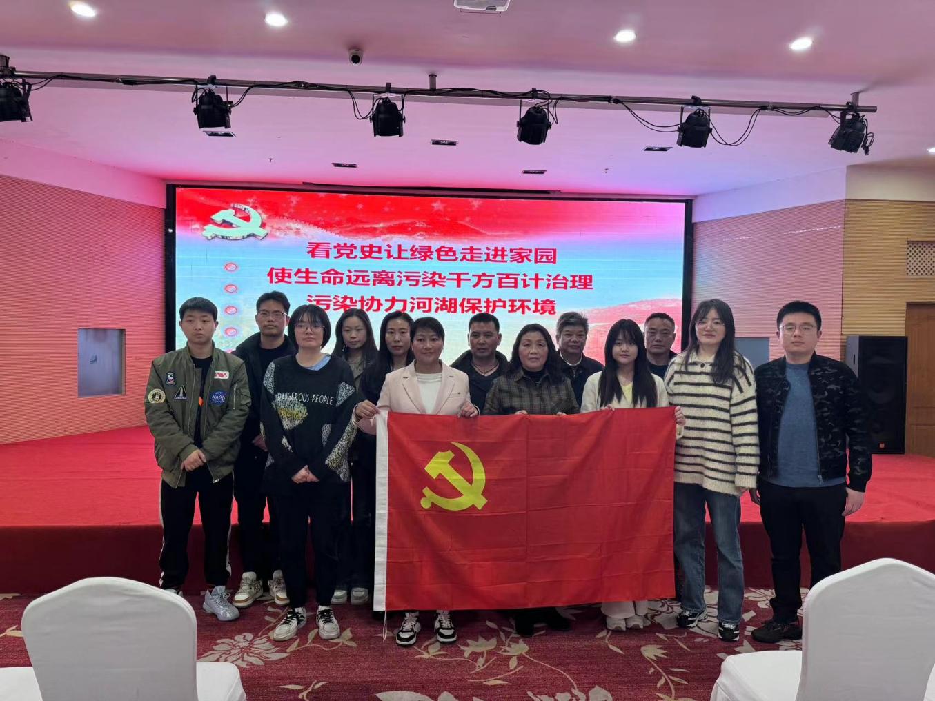 踐行綠色發(fā)展，傳承護水精神——屯溪區(qū)國投集團黨委組織觀看生態(tài)主題電影《瀏陽河上》