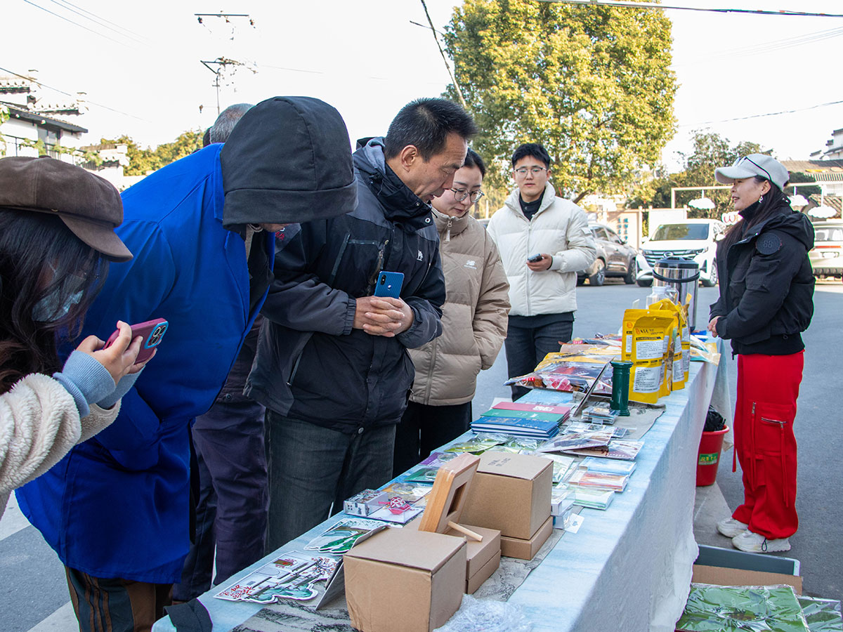 郵政賦能， “四季屯溪玩轉(zhuǎn)鄉(xiāng)村” 活動與 南溪南村“篁南郵局” 共筑鄉(xiāng)村振興夢