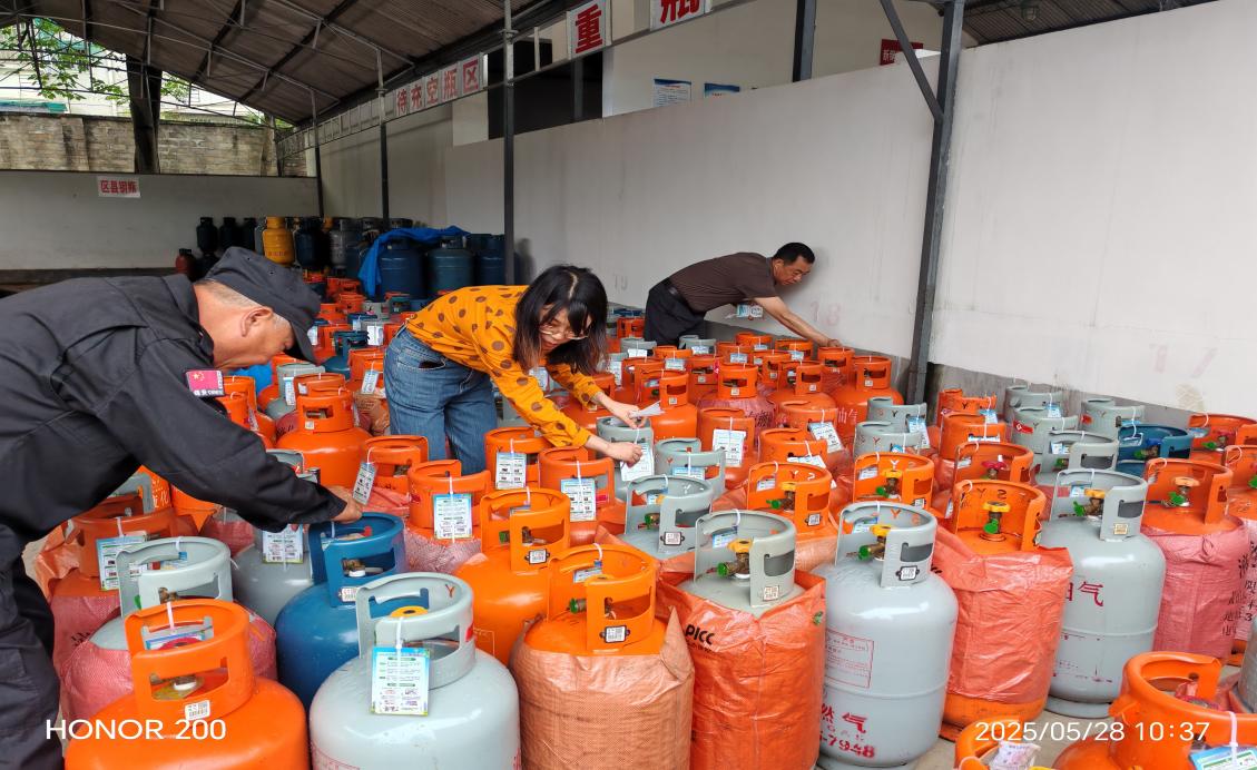 隨瓶攜帶明白卡  燃?xì)獍踩M(jìn)萬家