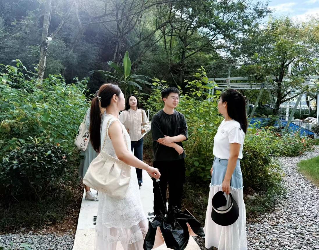 實地研學促提升 謀劃發(fā)展啟新程—昱城文旅公司黨支部開展“循‘雙村’賦能跡，謀文旅發(fā)展篇”主題黨日活動