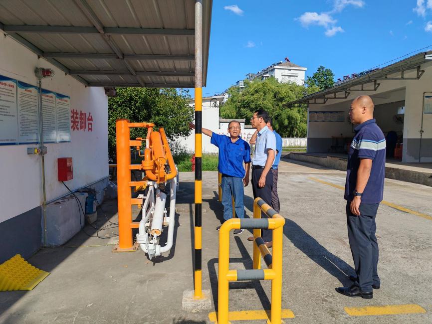 筑牢安全防線    護(hù)航國(guó)慶佳節(jié)  區(qū)國(guó)投集團(tuán)昱燃液化氣公司全面開(kāi)展“國(guó)慶、中秋”節(jié)前安全檢查